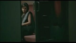 Hot sexy girl in saree seduce co-passenger