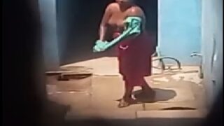 Village busty desi aunty open bath recorded