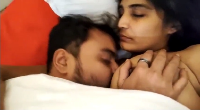 Chuchchi Chusing Video - Sexy delhi girl chuchi sucking porn - Desi boobs sex