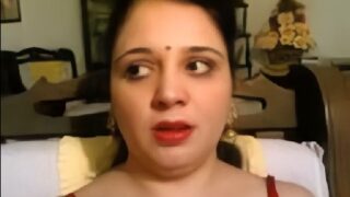 Busty desi aunty nude selfie porn