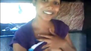 Bangalore girl in auto showing boobs