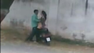 Delhi girl sex on road with boyfriend