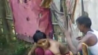 Bengali village couple enjoys bathing sex