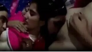 Pakistani elder sister sex with cute young girl