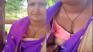 Mature desi aunty in saree sex in park